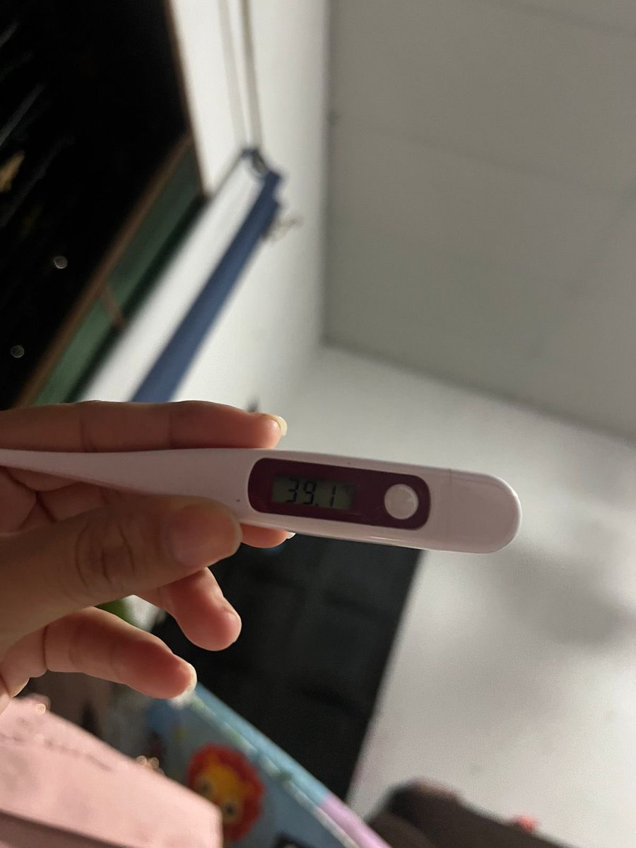 Increíble el <a href="/isss_gob_sv/">ISSS</a> no entiendo cómo es que tienen a tanto “pediatra” sin empatía o capacidad de atención a niños, mi bebé de 9 meses no recibe atención por qué “no tiene fiebre” 39.1… en casa sin tratamiento ni diagnóstico.