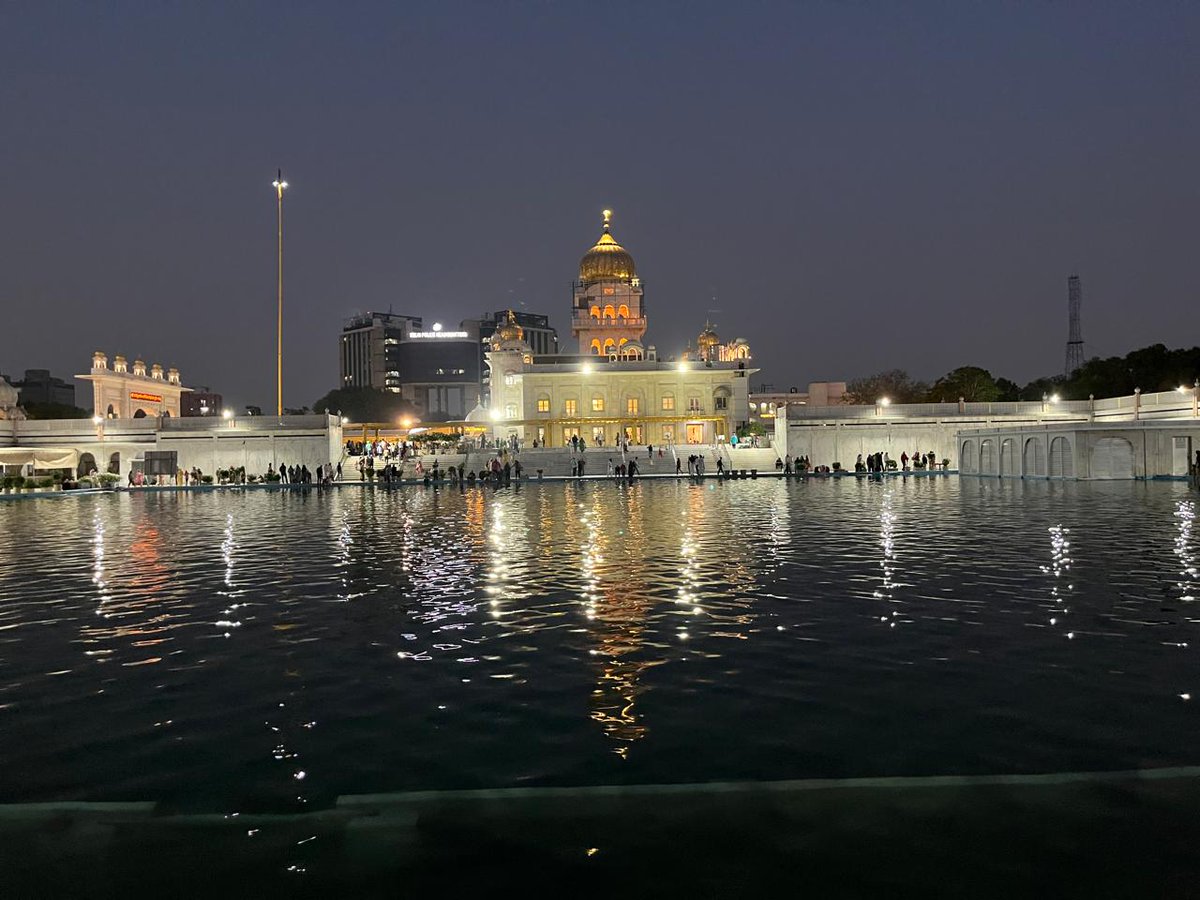 Visited Gurudwara Bangla Sahib last evening with good friend - Prashant. 
It’s the most prominent Sikh shrine in Delhi built in 1664 as a bungalow in the beginning, thus the name.