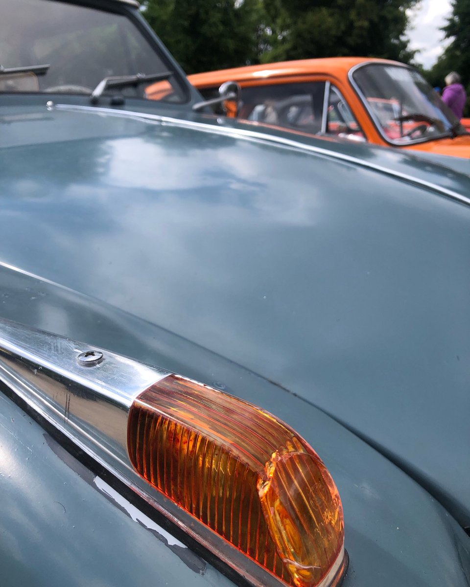 Tacitussi's tweet photo. Guten Morgen … gestern spontaner weise #oldtimer an der Trabrennbahn bewundert. Tolle Autos dabei. Heute Leben sortieren
Abends Walking Runde, wenn das Wetter mitmacht. Guten Start in die Woche
#ᴏʟᴅɪsɢᴏʟᴅ
#oldtimerlove
#nostalgiepur
#newweeknewstart
#mondayvibe https://t.co/rOi9c5rxKS