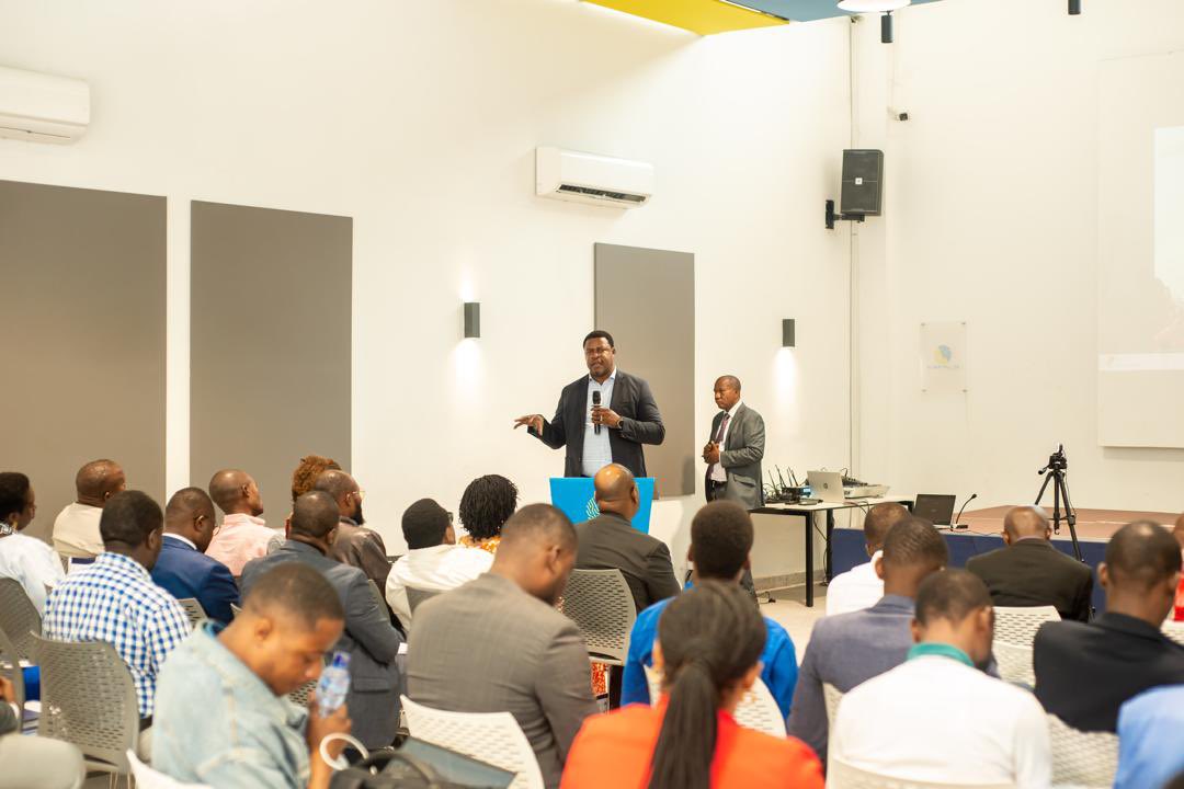 ACERD_RDC's tweet photo. 🔙 23 mai | Échange sur la fiscalité dans l’électricité : pour une fiscalité juste et incitative en RDC ⚡
🎙️ Allègements &amp; subventions pour garantir l’accès de tous à l’électricité.

#FiscalitéÉnergie #ElectricitéPourTous #RDC #ACERD #CORAP @CorapRdcongo https://t.co/gRJUnM0ars