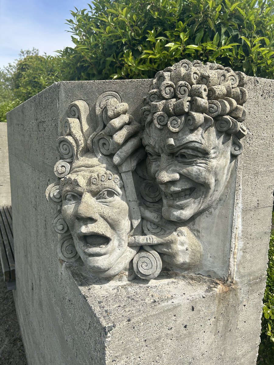 gothdecirque's tweet photo. Big fan of these guys https://t.co/epVdPLeo6A