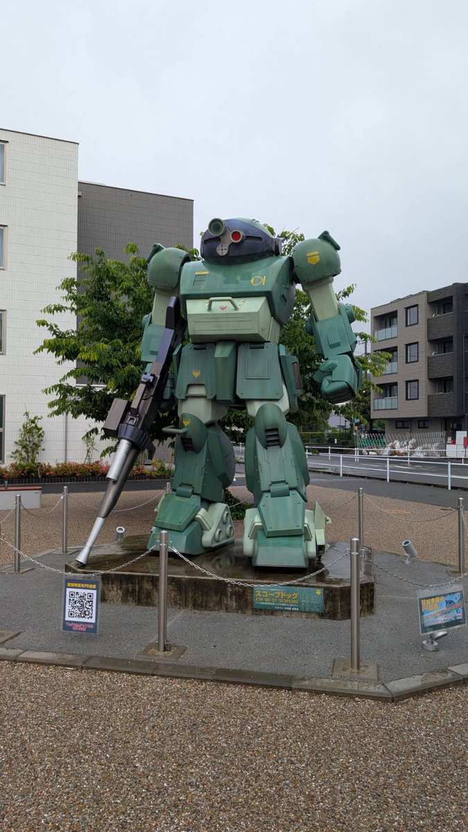 xsr900gauloises's tweet image. オフオフ会の翌日、もうひとつの目的である稲城駅の1/1スコタコに会いに行く。あいにくの雨だけど、リアルにエンディングっぽくて最高の風景。嗚呼〜むせるぜ！
 
 #バイク好きと繋がりたい 
 #バイク乗りと繋がりたい
 #YAMHA  #HONDA  #CL250
 #オフオフ会　#YSP横浜戸塚
 #ボトムズ #スコープドック