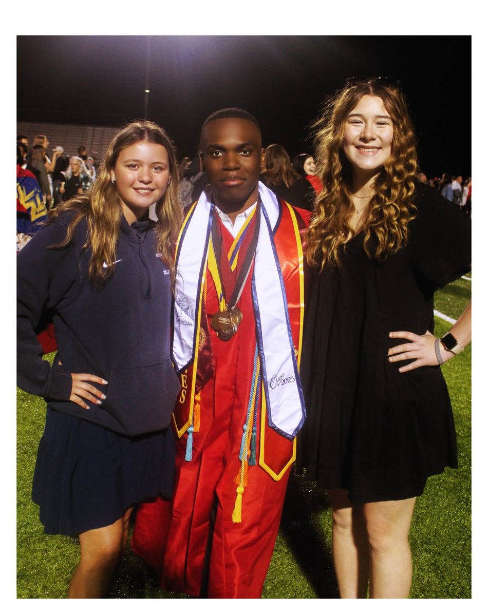 ChristenKuikoua's tweet photo. Graduation #smhs #springmills #springmillshighschool https://t.co/pqdBXurKKg