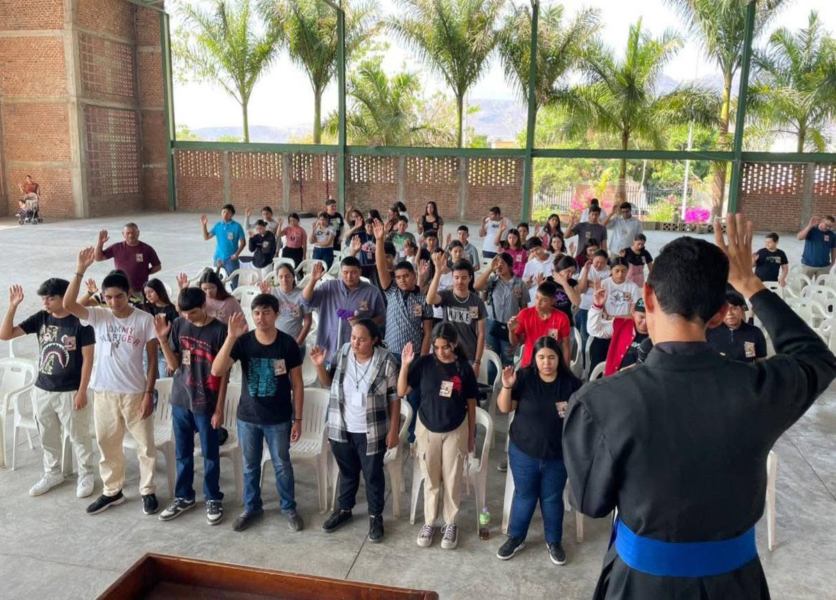 Xrisma09's tweet photo. Muchas gracias Autlán, regresamos llenos de Dios, agradecidos por todas sus atenciones y la experiencia con los jóvenes .Dios les  bendiga a todo el equipo y que sigan con ese espíritu renovado y lleno de alegría y servicio Esperamos vernos pronto. 

#AquiHayUnJoven
#AquiHayFuego https://t.co/hubxVnIX0T