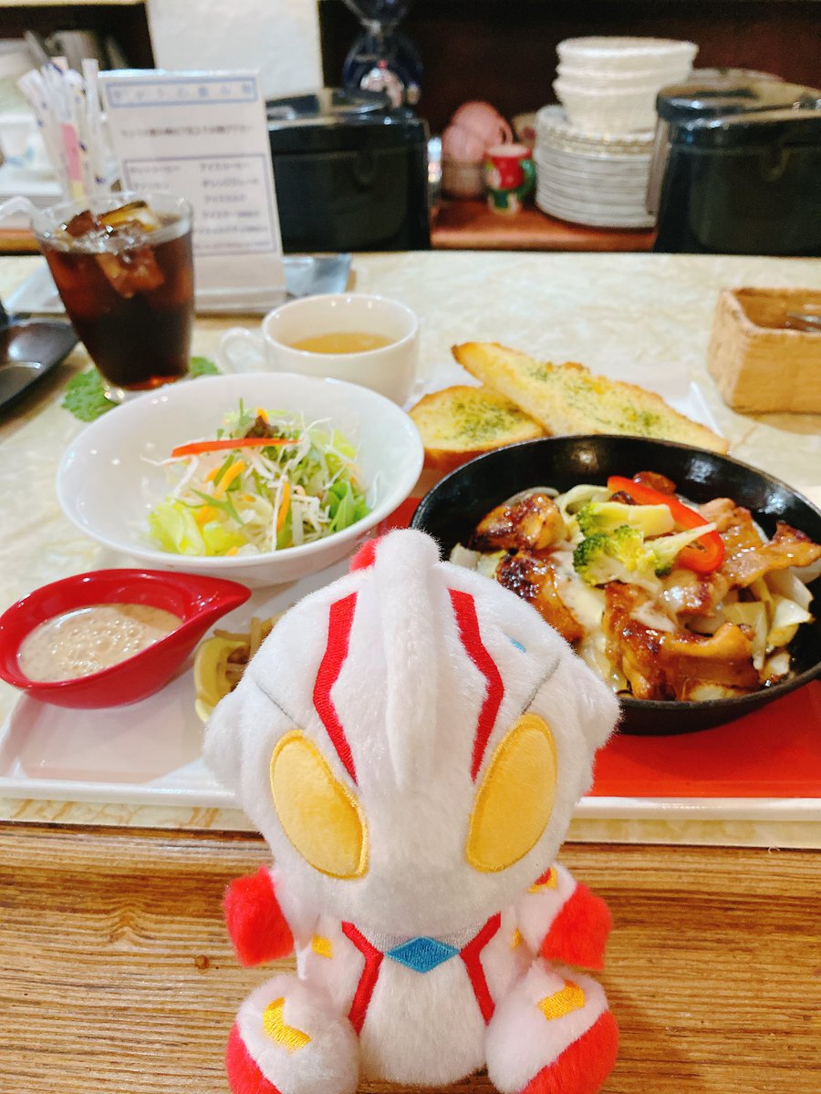 korokei8's tweet photo. パフェは良い文明🍨
 #ふわふわといっしょ https://t.co/RMWFpYGRrG