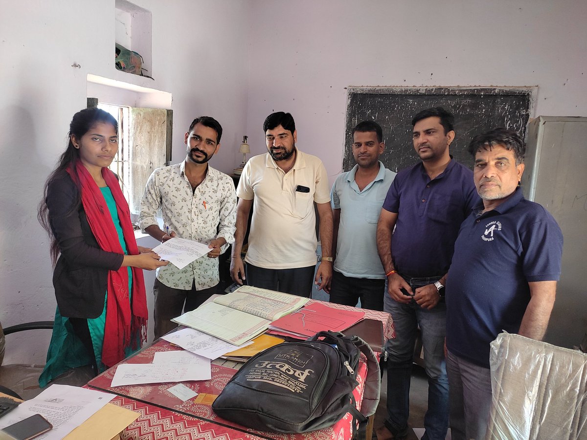 Rao_sahab_D_S7's tweet image. #2yr completed,,, 🤞🤷‍♂️
Thank you everyone,,,, ❤🙏
#SchoolLife #Teachers #Computer #schooldays