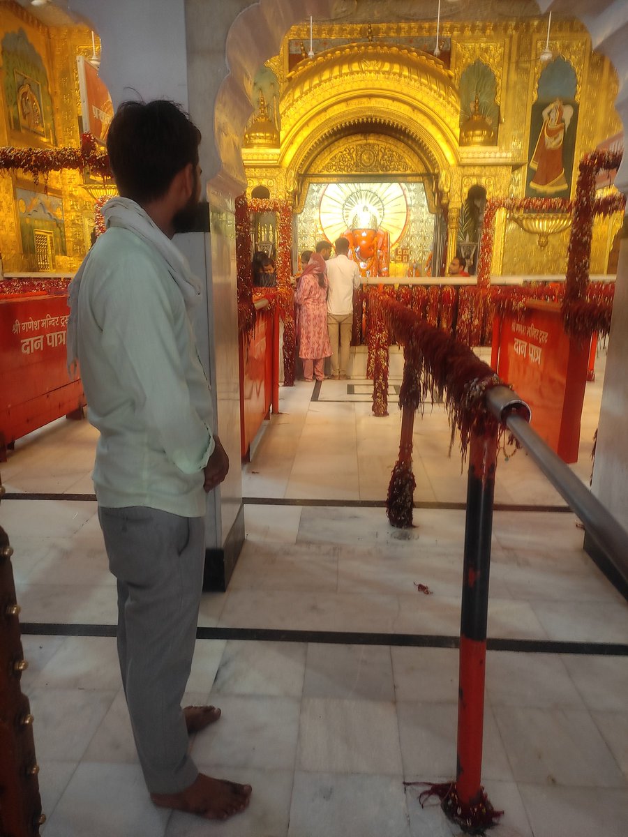 Rao_sahab_D_S7's tweet image. #2yr completed,,, 🤞🤷‍♂️
Thank you everyone,,,, ❤🙏
#SchoolLife #Teachers #Computer #schooldays