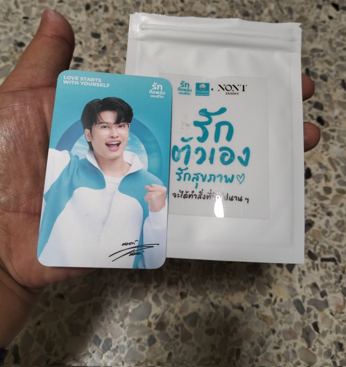 Bow_Chumphon30's tweet photo. เห็นรูปนี้แล้ว มีแรงสู้ มากขึ้น✌️🥰💙
ขอบคุณกิจกรรมดีๆของไทยสมุทรค่ะ😊
#รักคือพลังของชีวิต
#Oceanlifeไทยสมุทร #OCEANCLUBAPP #OCEANLIFExNONTTANONT #NONTTANONT https://t.co/tMls02aHxW