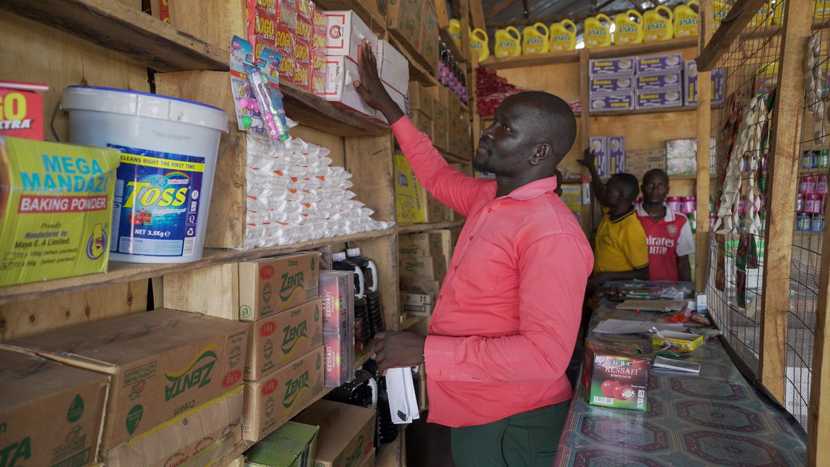 🧵Meet our KKCF Businesses
Barack General Store is a well-established retail business in #Kalobeyei that supplies essential food items to hundreds of households. The store also offers financial services through KCB, Equity Bank, and M-Pesa. (1/3)