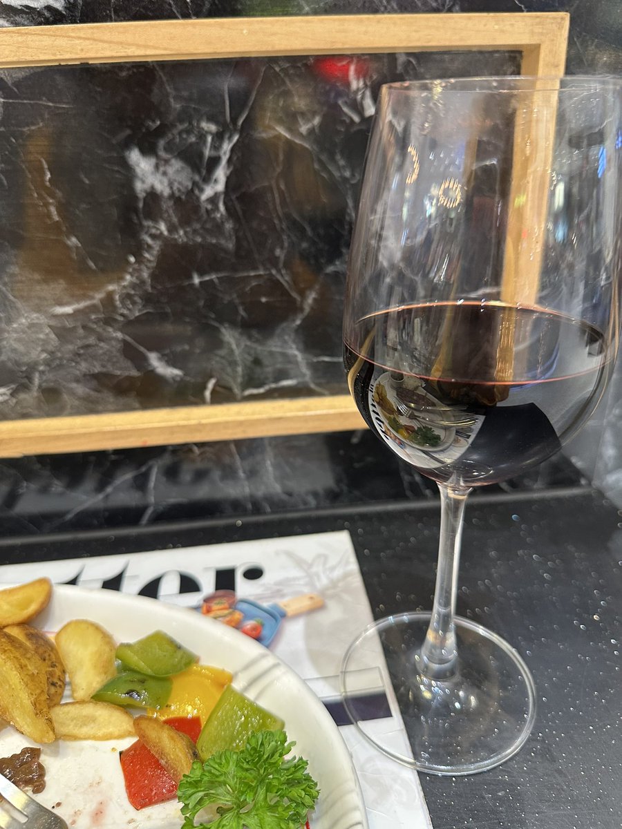 กินข้าวนอกบ้านมันจะสำราญนิดๆ😆