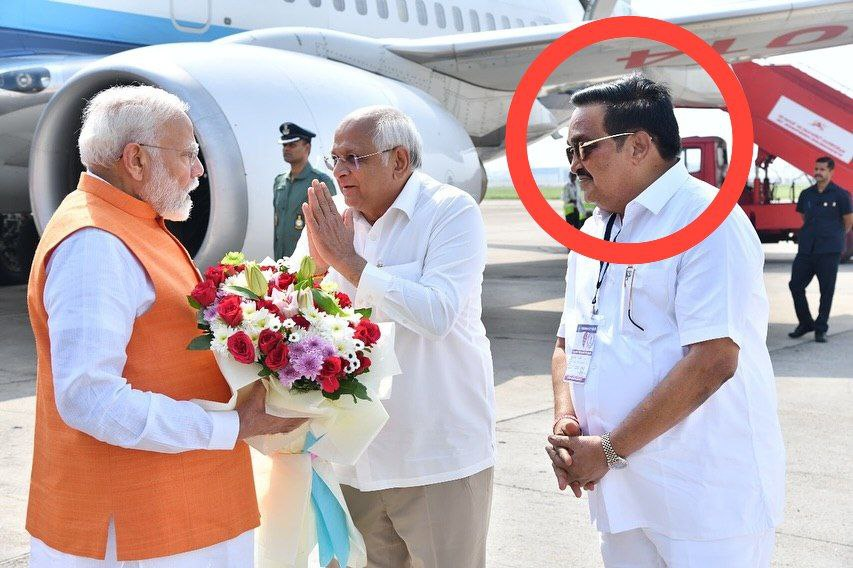 CR पाटील
गुजरात भाजप चे अध्यक्ष आणि केंद्रीय मंत्री.
आणि काल झेपेतून उठेले राज ठाकरे म्हणत होते,
अंबानी - अदानी गुजराती आहेत म्हणून मोदींना टाटा पेक्षा जवळचे वाटतात.
आणि मनसेचे कार्यकर्ते यांना डिफेन्ड करतात,भक्त पुरले पण एकवेळ पण शेनके नाही.
आणि CR पाटील यांना उत्तम मराठी येतं.
