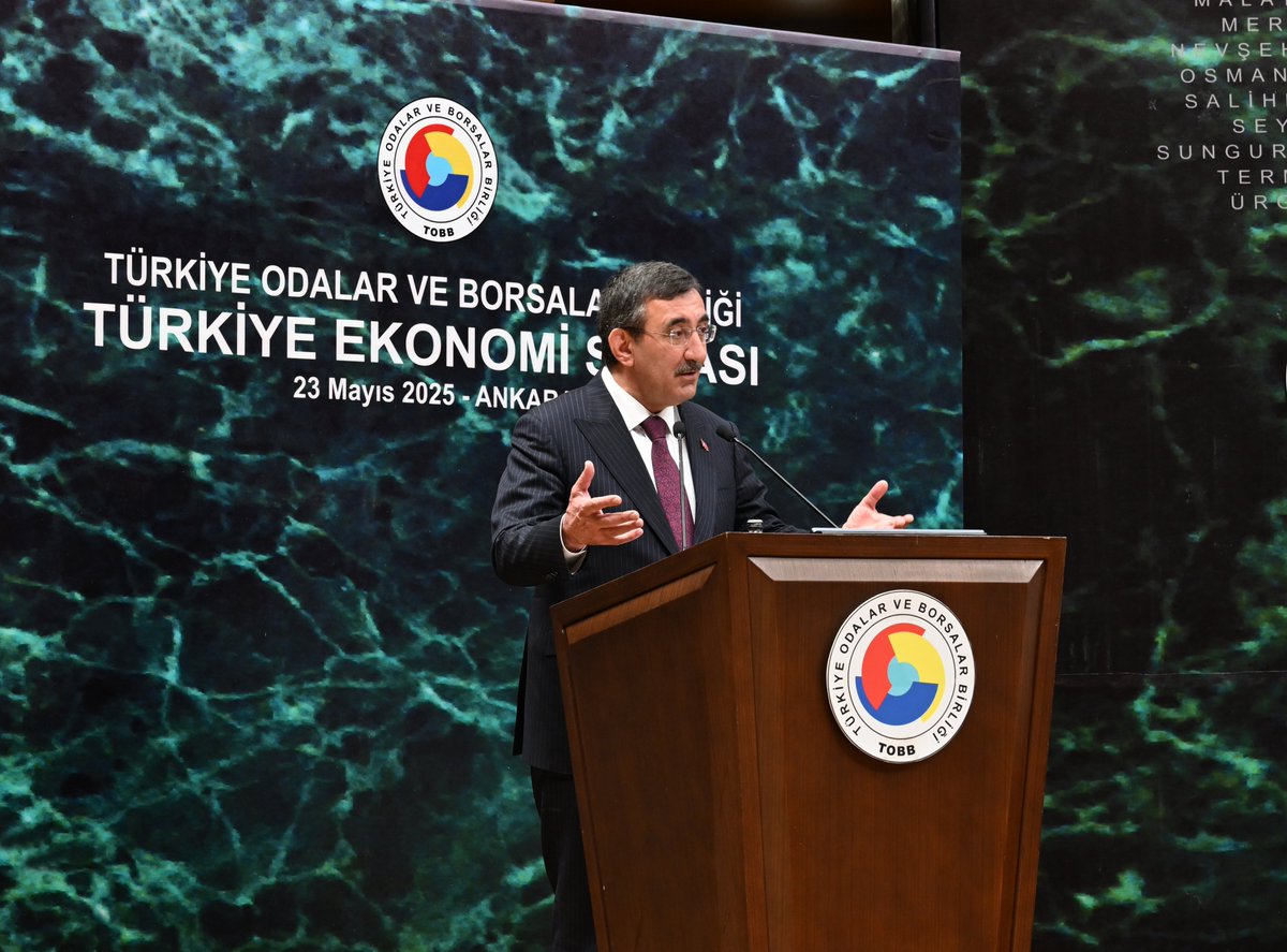 Yönetim Kurulu Başkanımız Davut Efe, TOBB’un düzenlediği Türkiye Ekonomi Şurası’nda söz alarak Tavşanlı’nın , Bölgemizin ve üyelerimizin sorunlarını Cumhurbaşkanı Yardımcısı Cevdet Yılmaz ve ilgili bakanlara aktardı. #TavşanlıTSO #TOBB #EkonomiŞurası