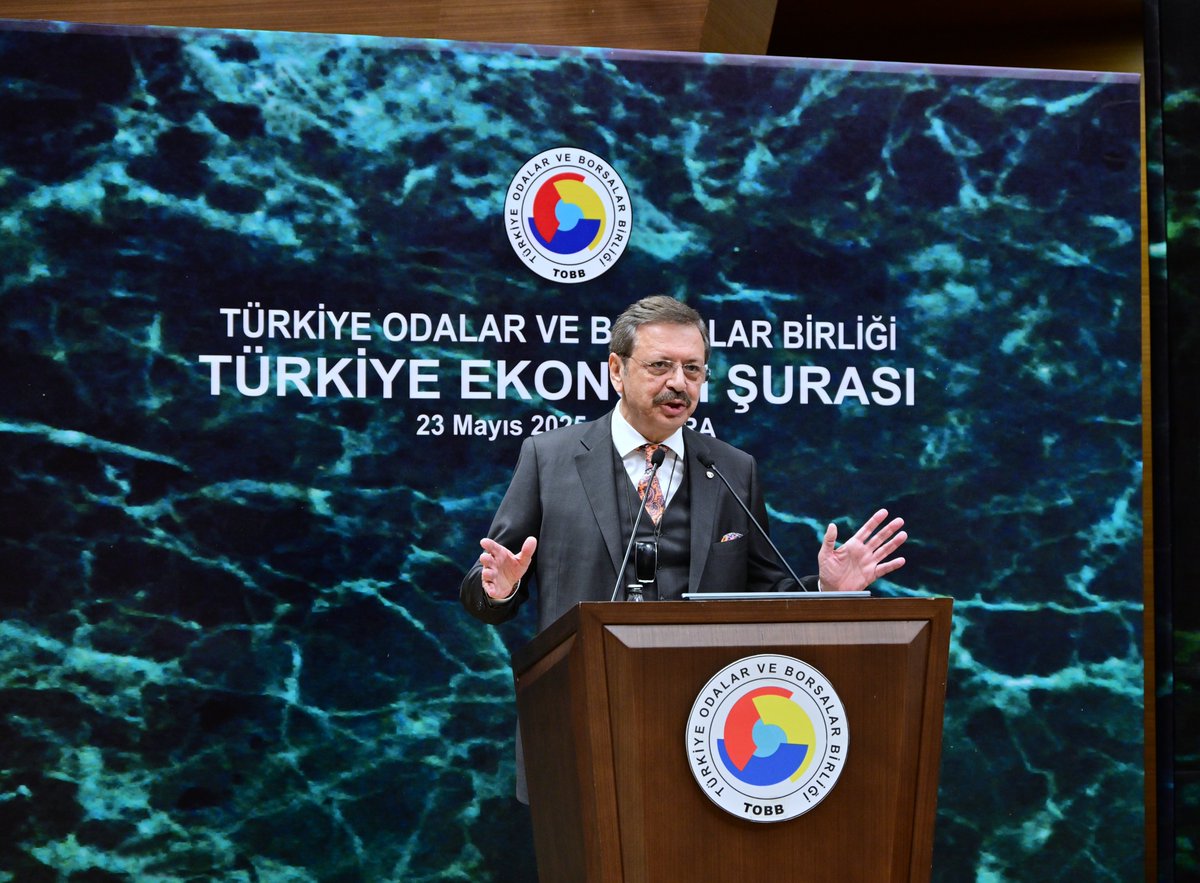 ttsoorg's tweet photo. Yönetim Kurulu Başkanımız Davut Efe, TOBB’un düzenlediği Türkiye Ekonomi Şurası’nda söz alarak Tavşanlı’nın , Bölgemizin ve üyelerimizin sorunlarını Cumhurbaşkanı Yardımcısı Cevdet Yılmaz ve ilgili bakanlara aktardı. #TavşanlıTSO #TOBB #EkonomiŞurası https://t.co/SyVxngGFWH