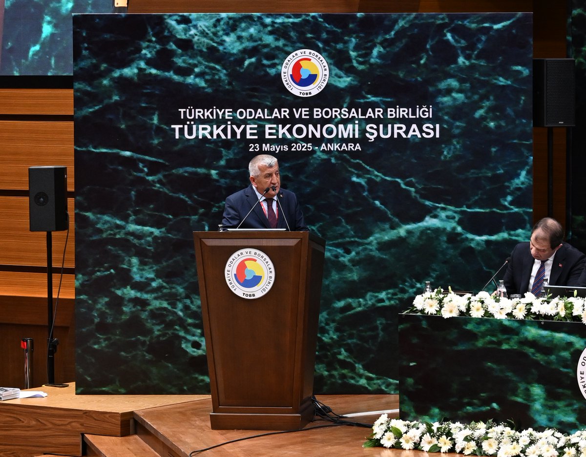 ttsoorg's tweet photo. Yönetim Kurulu Başkanımız Davut Efe, TOBB’un düzenlediği Türkiye Ekonomi Şurası’nda söz alarak Tavşanlı’nın , Bölgemizin ve üyelerimizin sorunlarını Cumhurbaşkanı Yardımcısı Cevdet Yılmaz ve ilgili bakanlara aktardı. #TavşanlıTSO #TOBB #EkonomiŞurası https://t.co/SyVxngGFWH