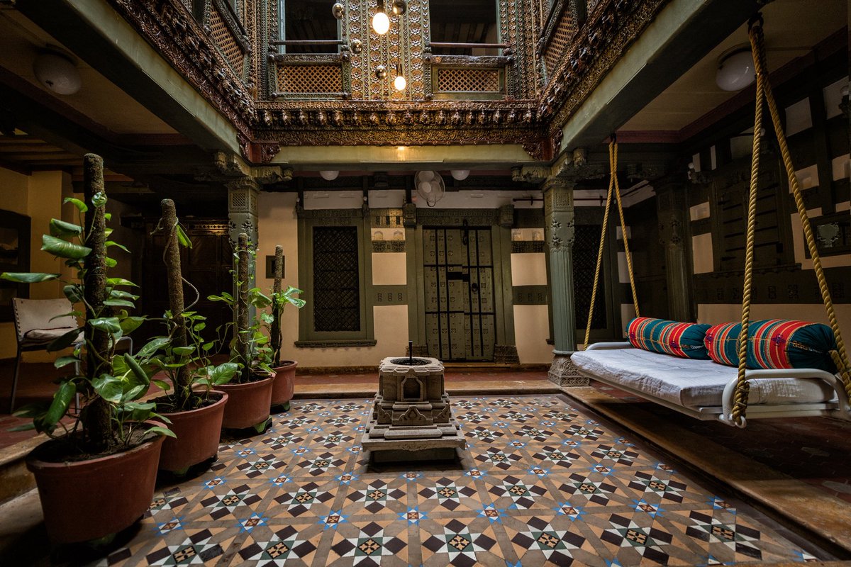 Tucked inside the Lakha Patel ni Pol, Mangaldas ni Haveli is a quintessential example of Ahmedabad’s architectural heritage. Featuring a carved wooden facade and a central courtyard with a jhula, it shows how Ahmedabad’s pols shape its identity as a UNESCO World Heritage City.