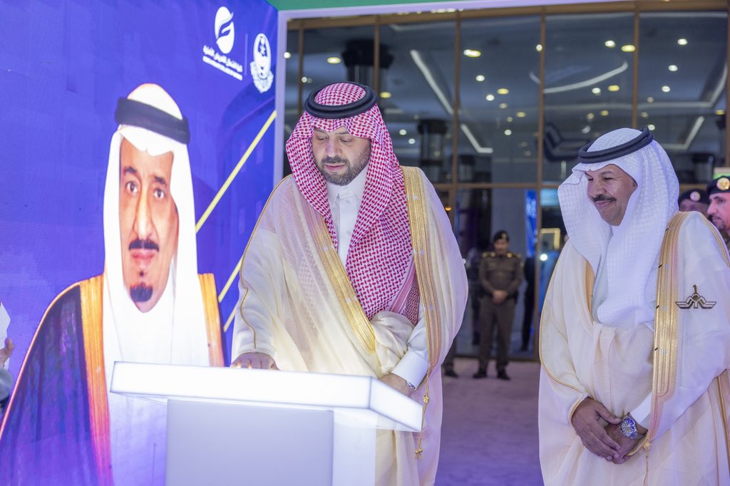 تمنياتي لكم…

           صباحاً نقياً كالغيم 

                       و عذباً كعطر المطر