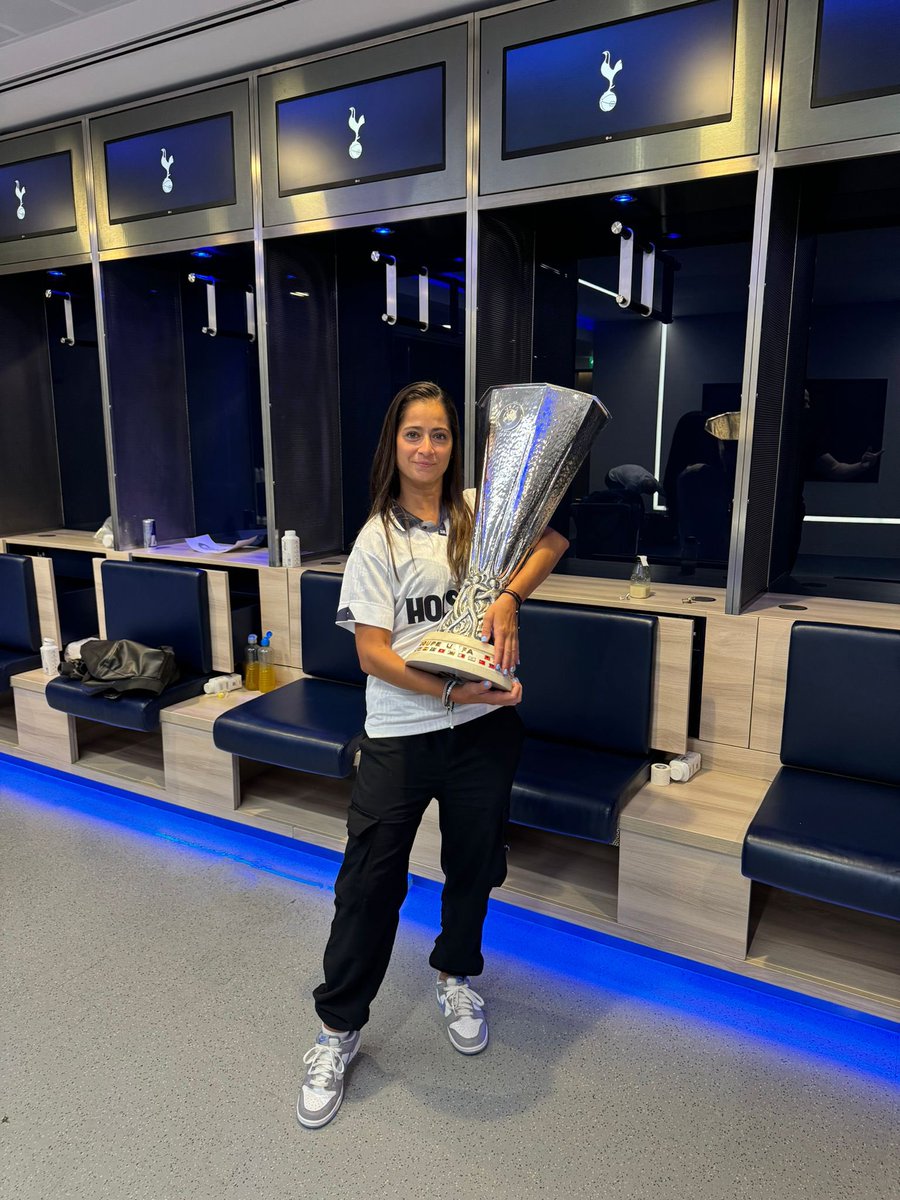 We’ve all just lost the plot a bit this week haven’t we 🏆🤍 #COYS