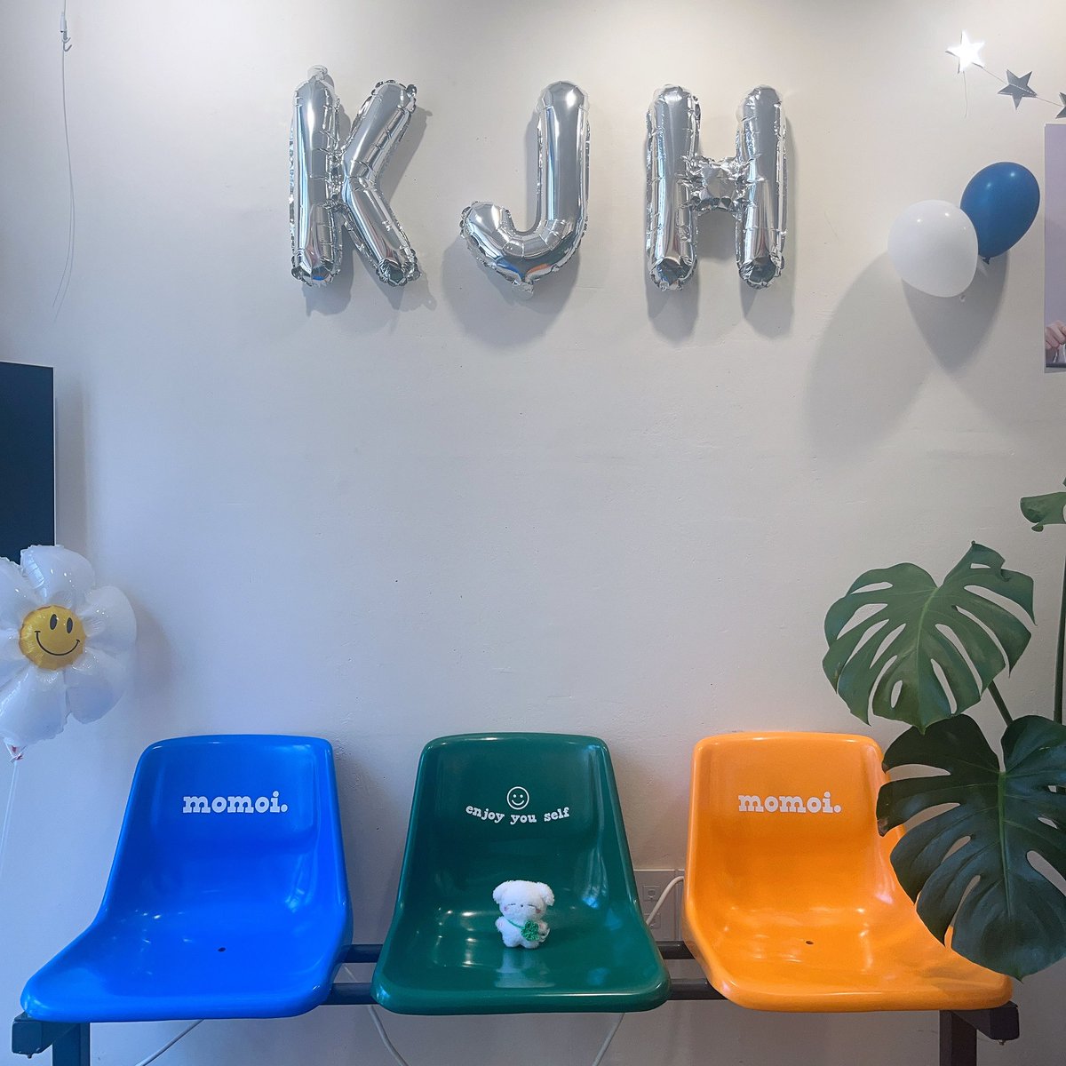 📍카페 모모이

푸딩맛집🍮
선착특전 각인 젤펜도 받구 재환이로 가득한 공간에서 힐링하고 왔습니다❤️

#선선한_5월의_밤바람 #김재환 #KIMJAEHWAN