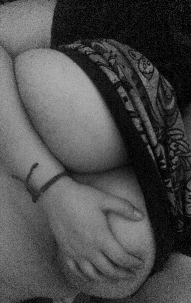 Strangestwhoree's tweet photo. Hiii, officially joining nsfw or wtv (*´∇｀*)
I’m Catalina <3

*21 
*bi
*virgin ＿|￣|○ 

I luv science and cars ʕ•ᴥ•ʔ
#nsfwtwt https://t.co/InO7zvxwcV