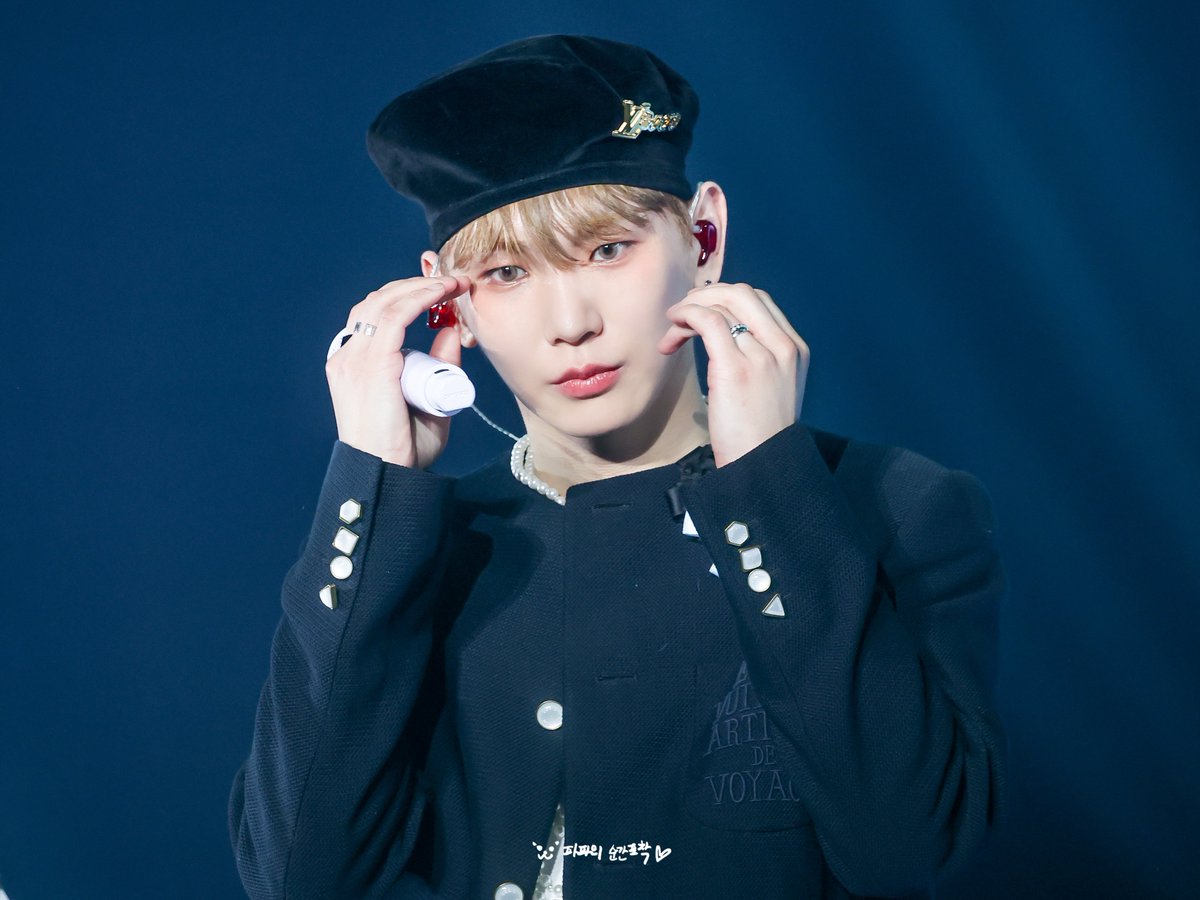 250525 SHINee World VII ESSAY 52콘

베레모를 만지는 손도 예쁘네🥹

#샤이니 #키 #SHINee #KEY