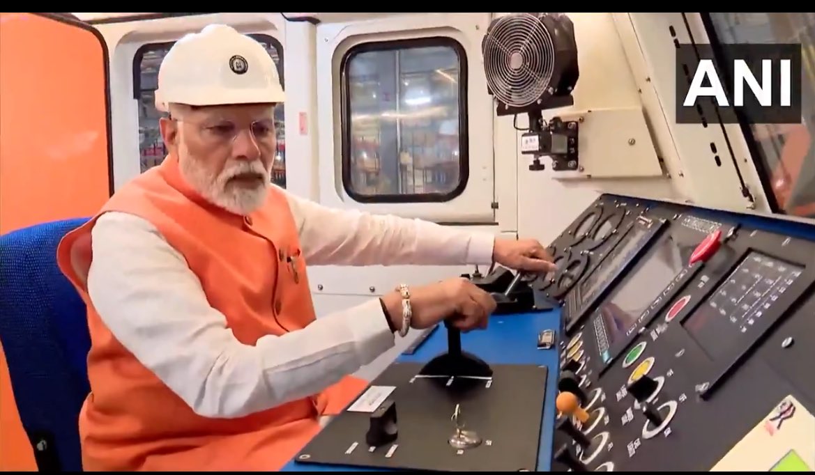 Aaj raja babu loco pilot bane hai 😭😭