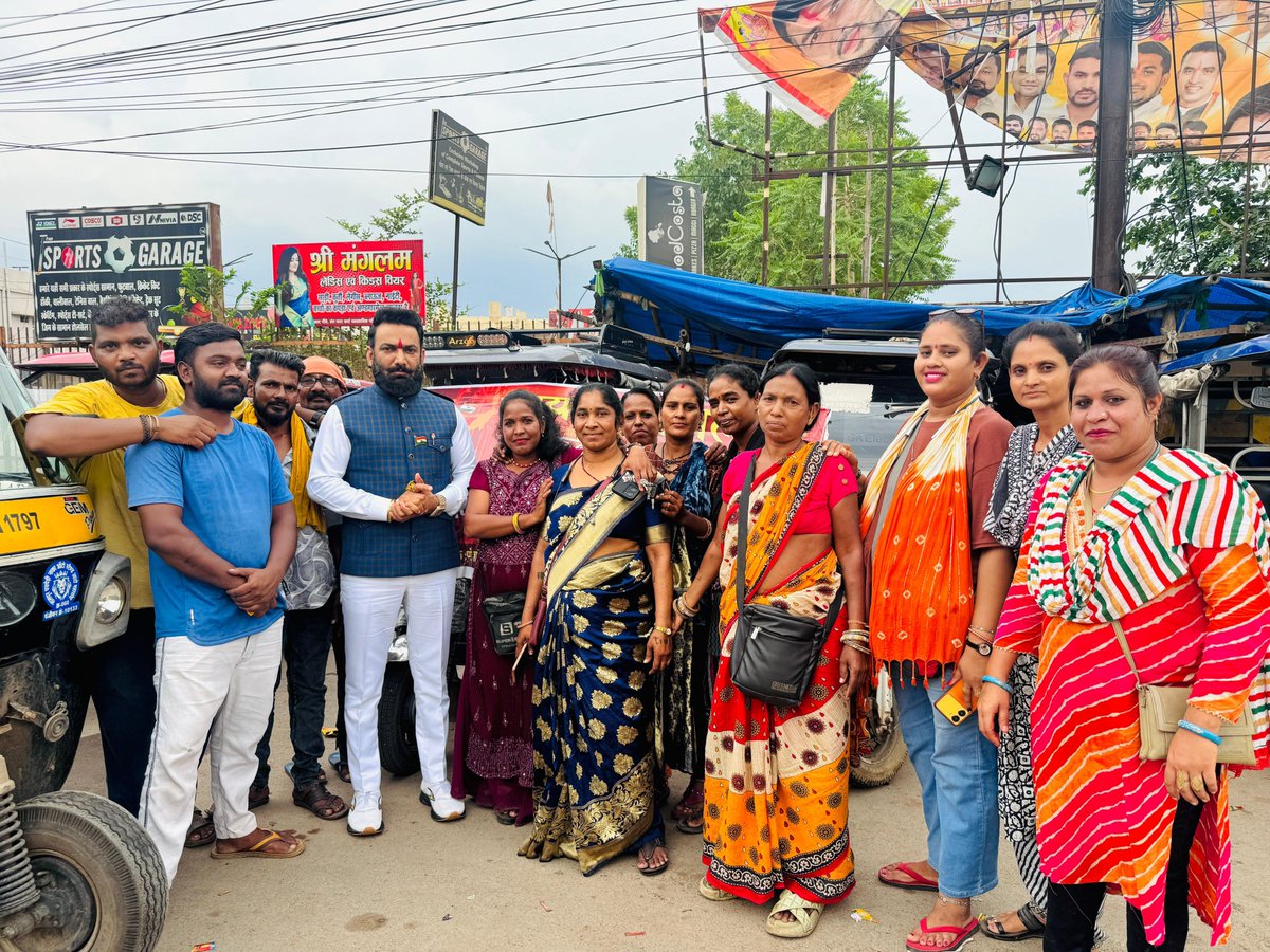 आज पचपेड़ी नाका रायपुर में चाय की चौपाल कार्यक्रम में ई रिक्शा चालक बहनों को आसपास के क्षेत्र में हो रही बदसलूखी एवं परेशानियों से मुक्ति दिलाने का प्रयास किया।