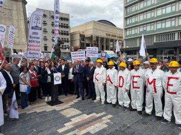 Cihan5608371377's tweet photo. @mihribanugurluu @karagozilker 5 Milyon Kademeyi Bekleyen Emekçi Görmezden Gelinemez Derhal Kademe Yasalaşmalı!!!! #KademeAnkaradaTekYürek https://t.co/VfL7DGgu5c