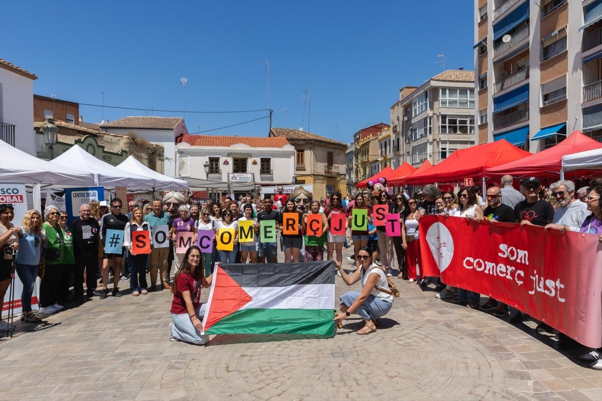 Miquel Ruiz (@miquel_r_c) on Twitter photo El cooperativisme se suma al #ComboiJust, la Fira de #ComerçJust i les Economies Transformadores impulsada per <a href="/CVONGD/">Coordinadora Valenciana de ONGD</a> a la Plaça de #Patraix de #València. Alternatives de l'#EconomiaSocial per un altre món possible. El cooperativisme se suma al #ComboiJust, la Fira de #ComerçJust i les Economies Transformadores impulsada per <a href="/CVONGD/">Coordinadora Valenciana de ONGD</a> a la Plaça de #Patraix de #València. Alternatives de l'#EconomiaSocial per un altre món possible.