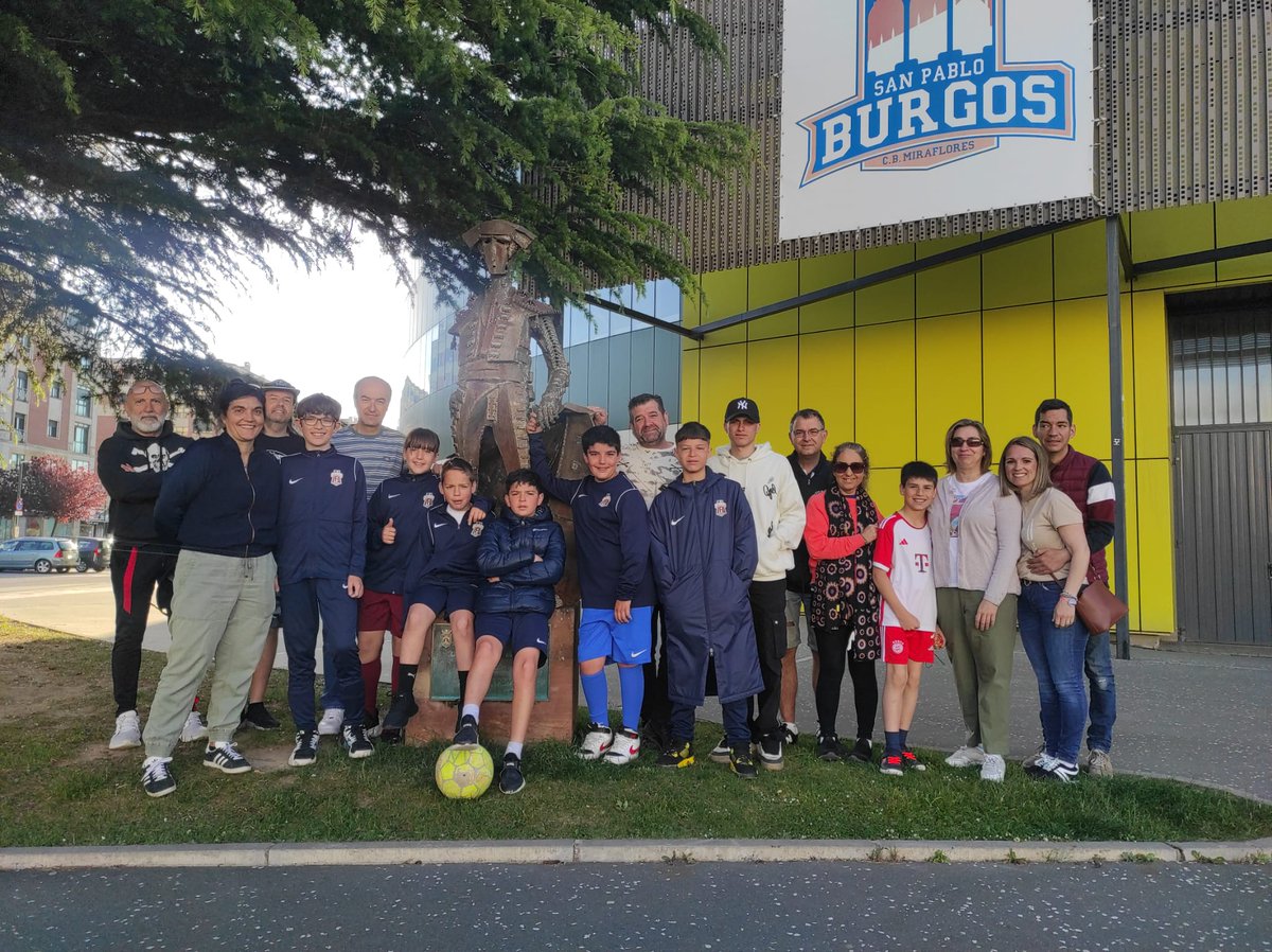 BurgosIFA's tweet photo. Nuestro equipo alevin e infantil estetica africa participaron en sus respectivos torneos para cerrar la temporada. Dar las gracias a todas las familias y patrocinadores por confiar en nuestro primer año en la competicion. https://t.co/zMG5LU43Yh