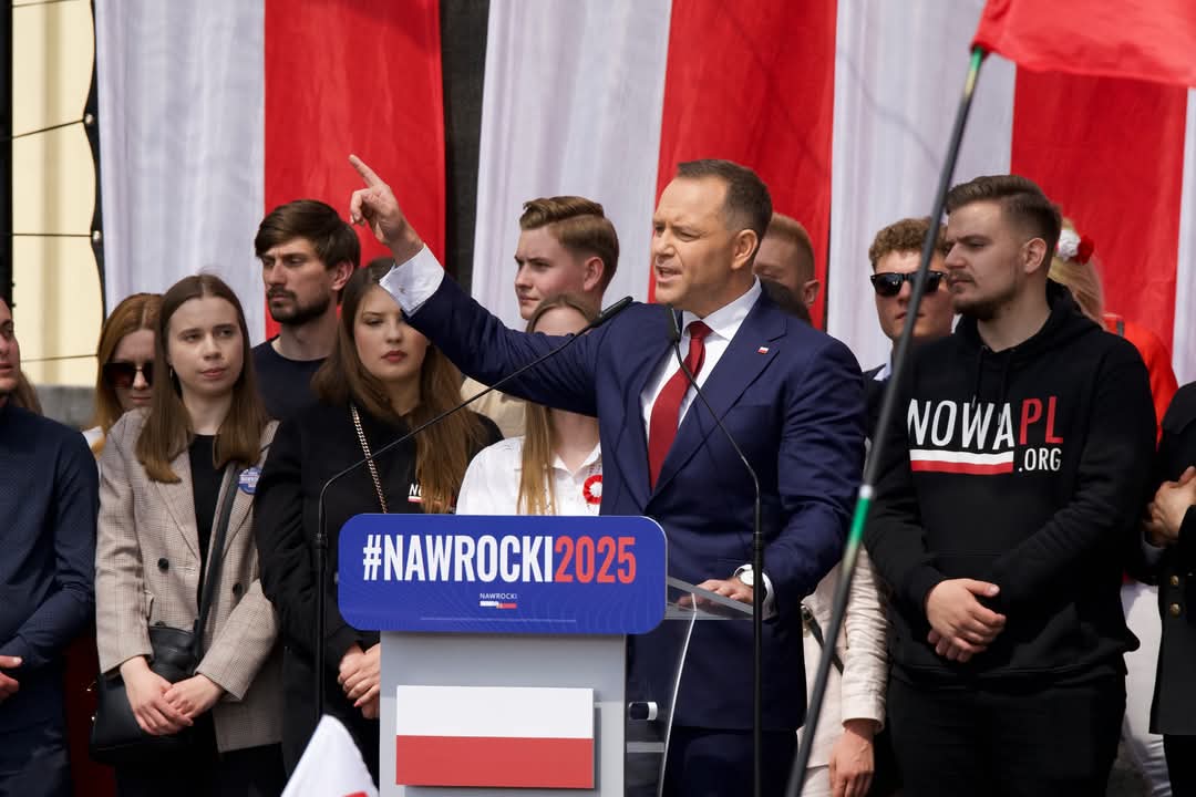"Choćbym szedł ciemną doliną, zła się nie ulęknę, bo Wy jesteście ze mną!" 🇵🇱✌🏻
#Nawrocki2025
#KobietyZaNawrockim