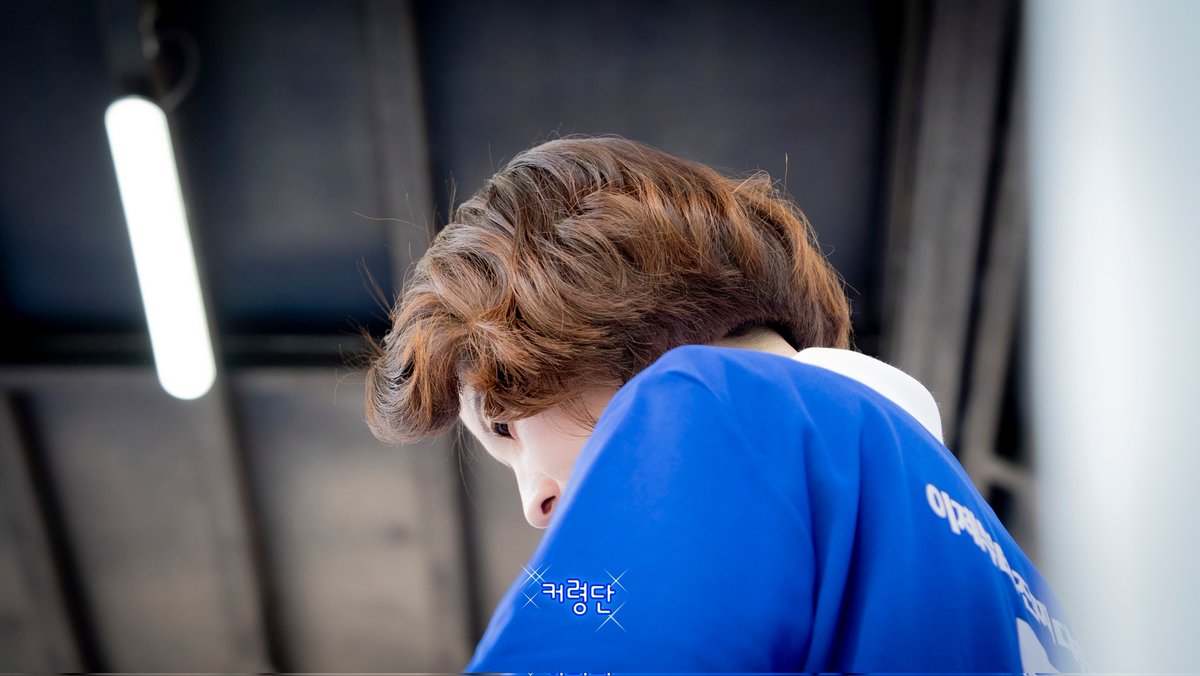 _look_here's tweet image. 250526 📸 

수원 집중유세
퍼스널컬러 민주당블루 

커령단 포토햄이 찍어줌 

 #안귀령 @anngwiryeong
#이제부터진짜대한민국 #이재명