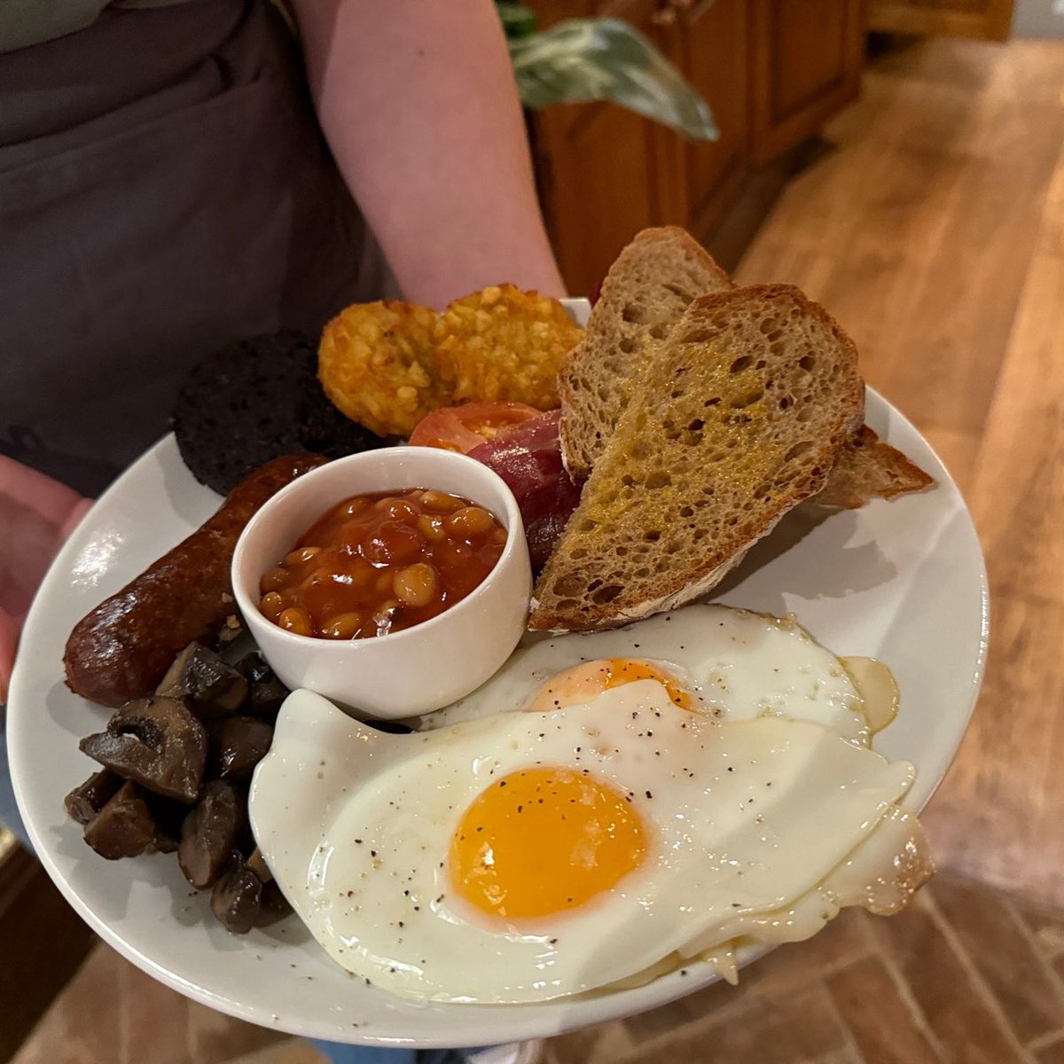 Breakfast is served from 8am. 

See you soon 🍳