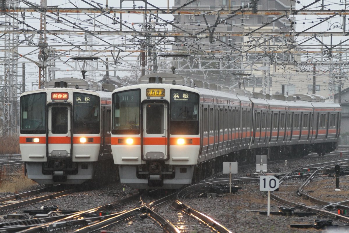 【ありがとう311系③】
1989年、東海道本線の快速用として登場。近年では後継の313系などにその座を譲り、普通列車の運行が主体ですが、朝夕を中心に今も快速列車に運用されています。2編成繋いだ堂々8両編成に《快速》幕が誇らしげですね。
※写真はイメージ
#ありがとう311系