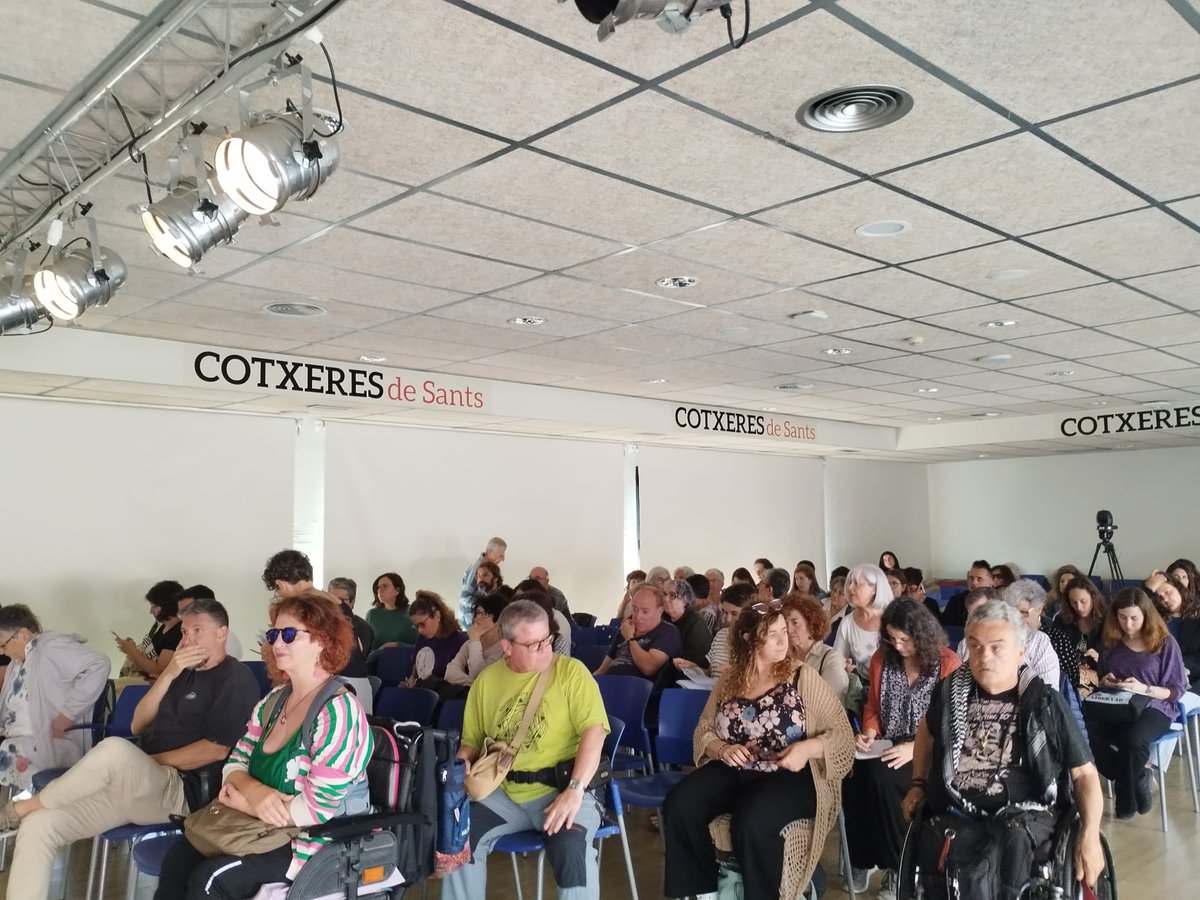 A la Jornada “Cura i habitatge cooperatiu en cessió d’ús: reptes i horitzons de futur”, vam dir que sense dret a cura no hi ha vida i sense sostre no hi ha cura. Hem de canviar el model de cures i lucre i hem de fer que habitatge i cura siguin drets reals.