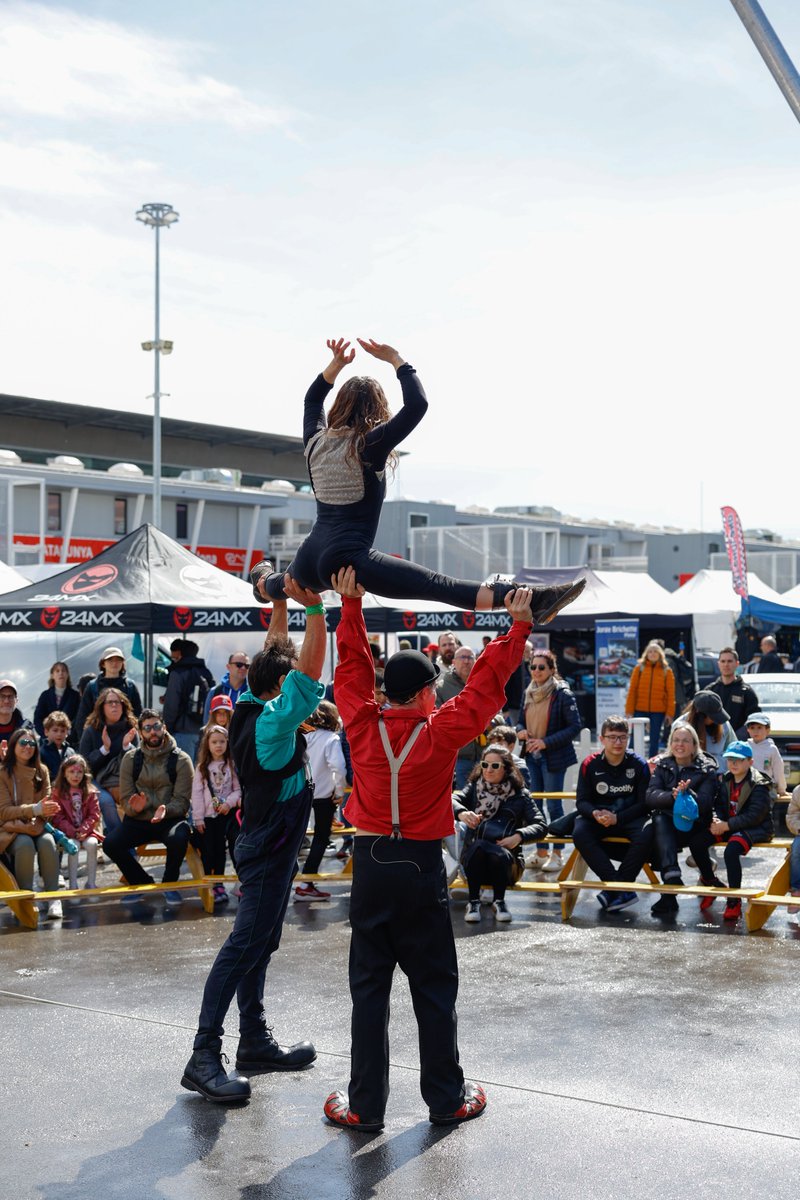 Espectáculo circense en nuestro village 🎪🤹🏻‍

🏁 Os esperamos en la edición del año que viene

⚡⚡27-28-29 de marzo 2026 en el Circuit de Barcelona-Catalunya⚡⚡

💚 #EspiritudeMontjuic
❤️ #CircuitdeCatalunya