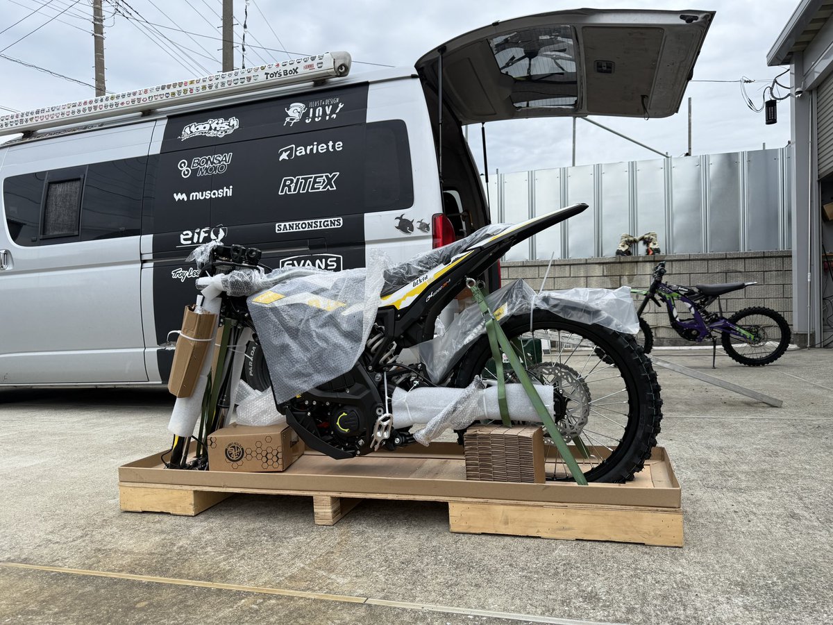 jonit_211's tweet image. お開梱おかいこんオカイコン！

からのサーロンウルトラビーの納車整備にはいりまーす

サーロン仲間が増えるの嬉しんす😊

#surron