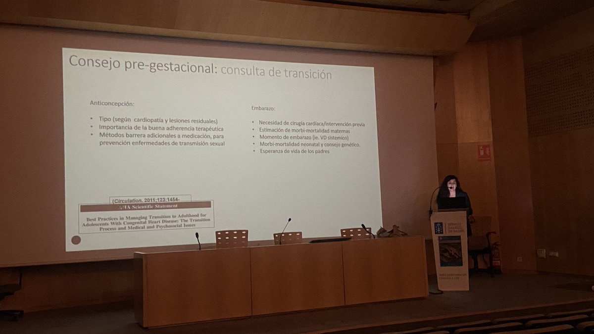 jangelRodFer's tweet image. La Dra Mireya Castro repasa el manejo del embarazo en mujeres con cardiopatías congénitas en nuestro CFC en Cardiologia del CHU  A Coruña @rafavidalperez @SanidadeACoruna @jmvazrod @alberto_bouzas @eduardo_barge