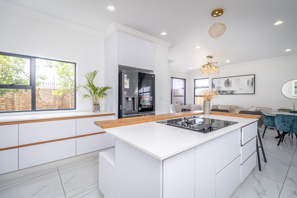 🛏 4 | 🛁 4 | 💰R5,600,000 | 📍Midstream Estate, Centurion | Web Ref: #RL15432

Step into sophistication with this elegantly designed home in sought-after Midstream Meadows, where sleek style meets everyday functionality seamlessly.

𝐋𝐢𝐧𝐤: myproperty.co.za/properties/mid…