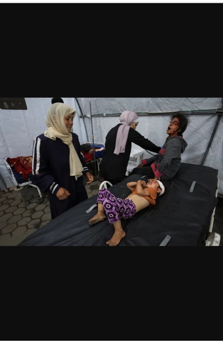 israil terör yapılanmasının bombardımanı sonucu Gazze'de sivillerin sığındı bir okulda ve bir evde bugün yaklaşık 50 masum şehit edildi. Ümmetin bu derin sessizliği neden? Nasıl bu kadar umursamaz oldu dünya cinayetleri? Gazze'de yükselen feryatları duyacak kim?