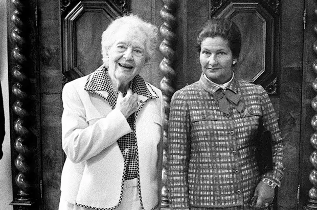Heike Specht (@heikespecht) on Twitter photo Aussöhnung am Herzen.
Mit Weiss als Alterspräsidentin und der Holocaust-Überlebenden Simone Veil als Präsidentin des Europäischen Parlaments standen 1979 erstmals zwei Frauen an der Spitze in Strassburg.
Europa war und ist eine Frau.
#DieErstenihrerArt
<a href="/Europarl_DE/">Europaparlament</a> Aussöhnung am Herzen.
Mit Weiss als Alterspräsidentin und der Holocaust-Überlebenden Simone Veil als Präsidentin des Europäischen Parlaments standen 1979 erstmals zwei Frauen an der Spitze in Strassburg.
Europa war und ist eine Frau.
#DieErstenihrerArt
<a href="/Europarl_DE/">Europaparlament</a>