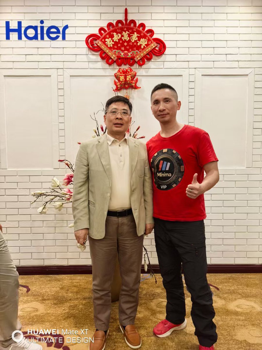 上周六有幸第一次参观学习鼎鼎大名的海尔集团。海尔集团早已从40年前的“青岛电冰箱总厂”成长为年产值突破 4000