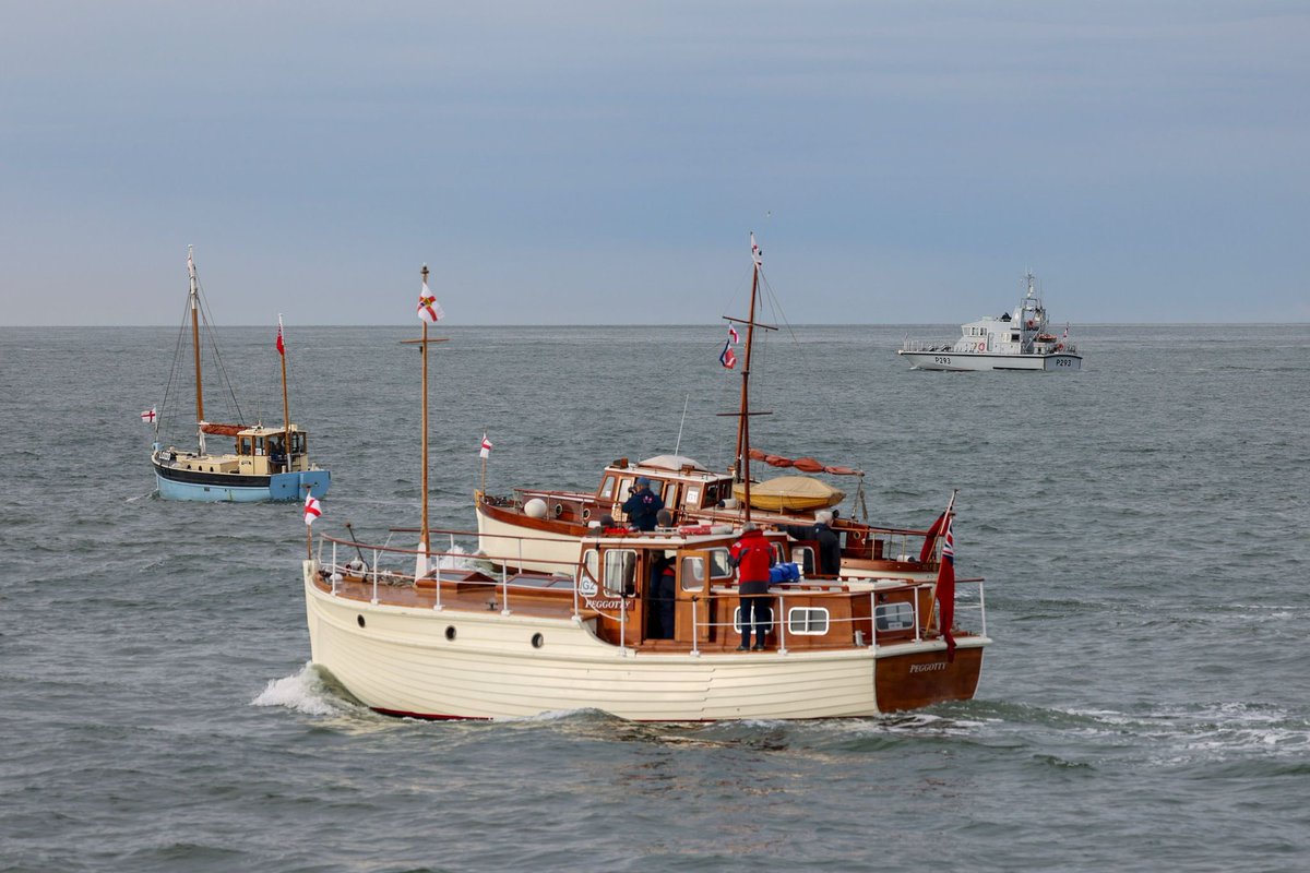 HMS Puncher tweet media