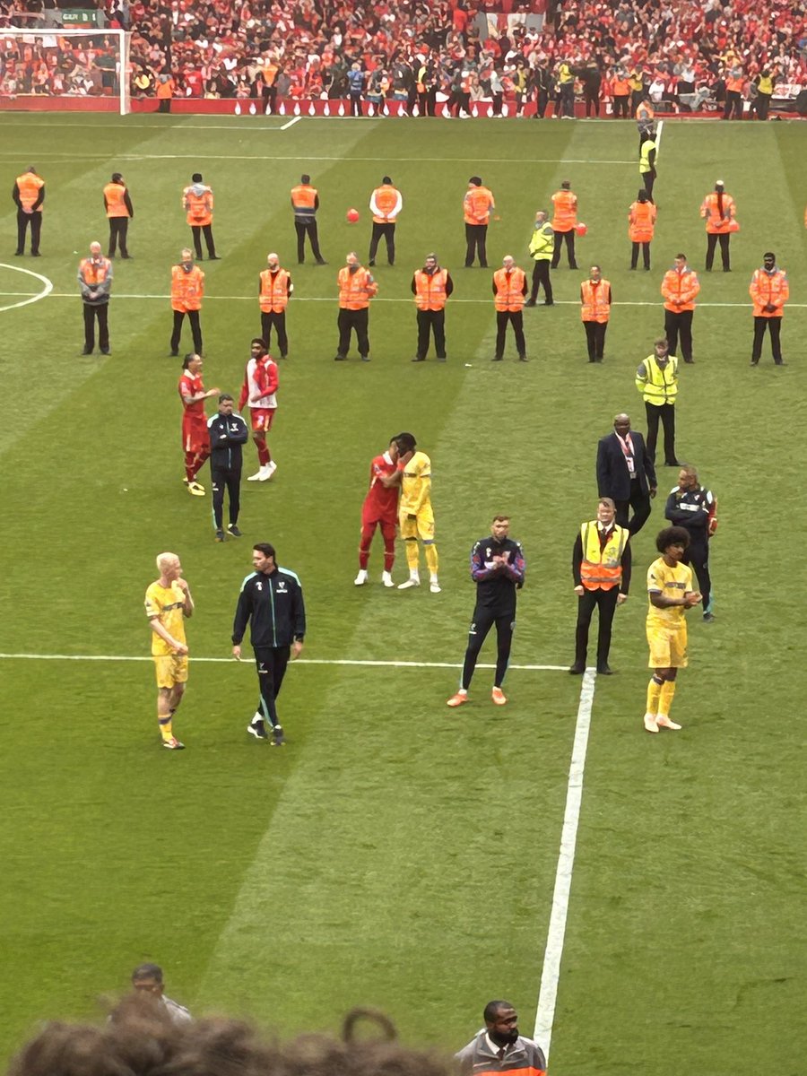 Real class shown by Mo Salah with Esse after the game. Spent a few minutes with  his arm round him. #stayhumble #classsportsmanship ❤️💙🦅🏆