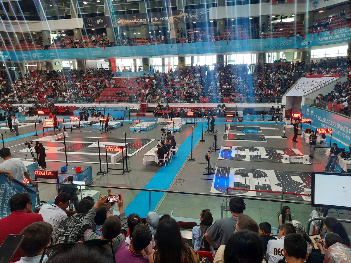 Kayseri'de yapılan 17.Uluslararası Meb Robot Yarışmasına katıldık. 
Mükemmel sonuçlar ve harika deneyimler edindik. Ülkenin dört bir yanından gelen çocukların heyecanlarına ortak olmak güzel bir duyguydu. Öğrencilerimi tebrik eder yeni yarışmalarda başarılar dilerim.
#mebrobot