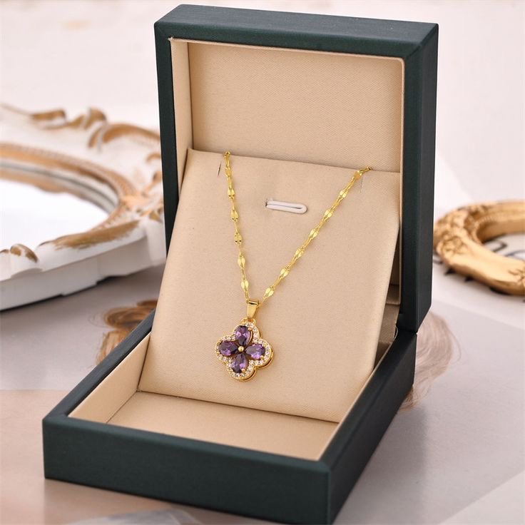 edi_nyanga's tweet photo. Nouvelle semaine, nouvelles pépites!
Collier trèfles 😮‍💨 (encore et toujours en acier inoxydable)
🏷️ 4,000F
📍 Yaoundé (livraison et expéditions)
📞 699-869-915/ whatsapp &amp; call https://t.co/FTe1AkWVmx