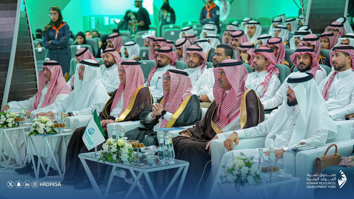 كرّمت أكاديمية الطاقة والمياه #صندوق_تنمية_الموارد_البشرية، نظير إسهاماته في تمكين الكفاءات الوطنية عبر برامجه النوعية؛ وتسلّم درع التكريم سعادة نائب المدير العام للأعمال بالصندوق، أ. فراس أبا الخيل، خلال حفل التخريج الذي أقيم اليوم الاثنين بمقر الأكاديمية في محافظة رابغ.