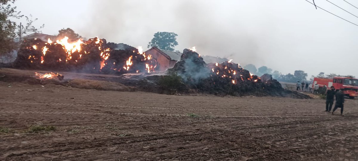 Redcrossjammu's tweet photo. District Red Cross Society has provided immediate relief and support to families affected by a major fire that broke out near Seed Farm, Chinore, village Gole Pattan (Gujjar Basti).

@diprjk https://t.co/3PcPgSL2rE