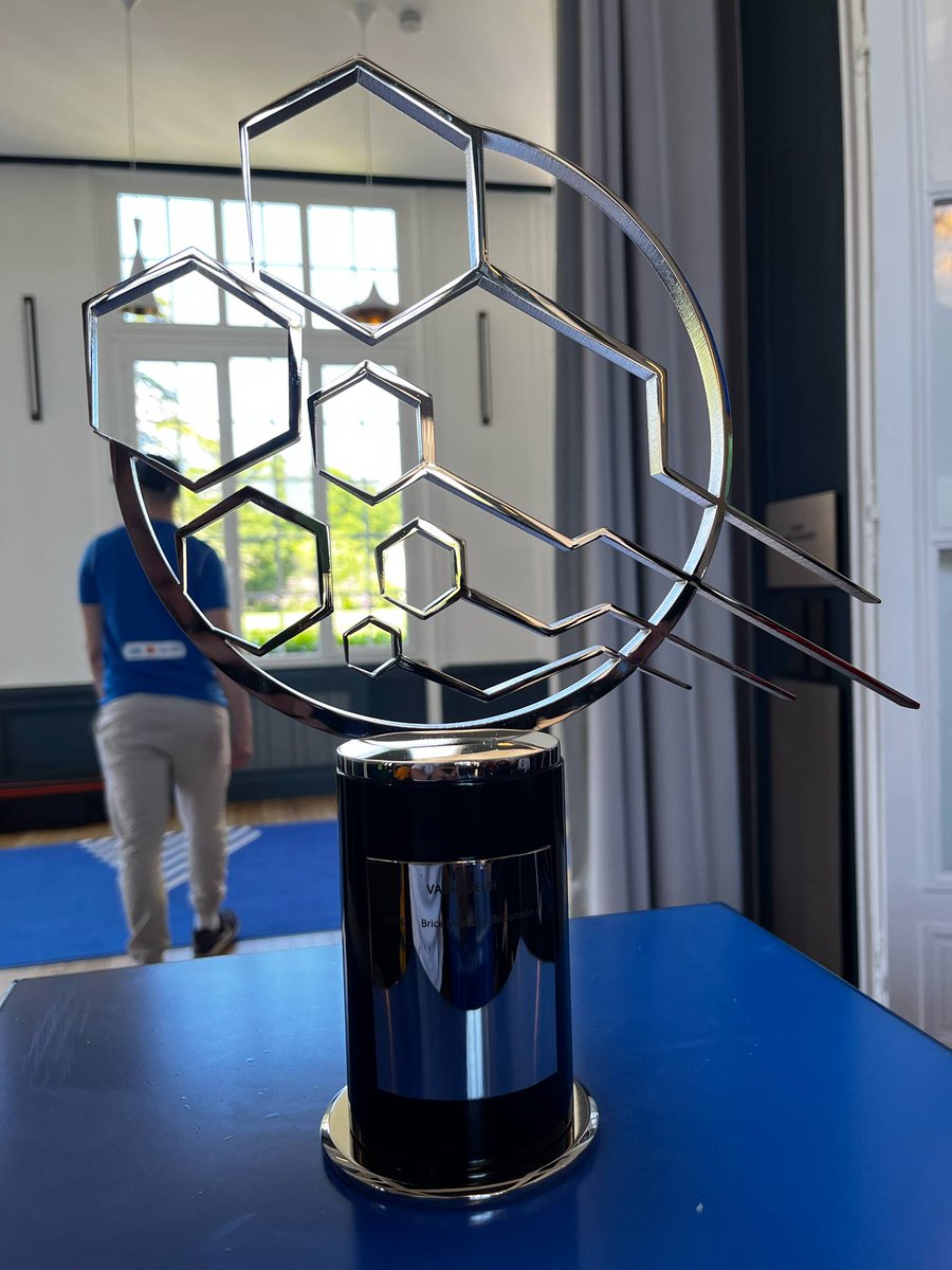 Retour de Clairefontaine !
Pas le résultat espéré mais quelle expérience exceptionnelle !
Merci à <a href="/efootdefrance/">Equipe de France eFoot ⭐️⭐️</a> pour l'organisation.

Pour la suite, on verra bien...