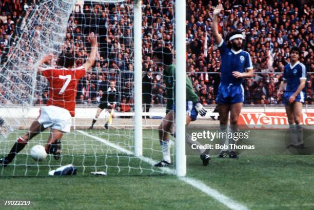 🇾🇪Utd Before Fergie🇾🇪 (@utdbeforfergie) on Twitter photo May 26th 1983 - Utd sweep Brighton aside with a comprehensive 4-0 win in the FA Cup Final replay with goals from <a href="/NormanWhiteside/">Norman Whiteside</a> , 2 from Robbo and an Arnold Muhren penalty #mufc May 26th 1983 - Utd sweep Brighton aside with a comprehensive 4-0 win in the FA Cup Final replay with goals from <a href="/NormanWhiteside/">Norman Whiteside</a> , 2 from Robbo and an Arnold Muhren penalty #mufc