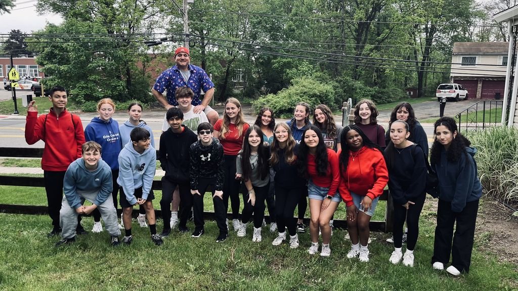 Honoring those we have lost. For Memorial Day, #Lazar students helped Montville VFW Post 5481 place flags on veteran's graves. Teachers  Rick Crescente, Nicole Rudge &amp; Michelle Trautmann headed the event. For 19 years Crescente &amp; the VFW have organized  the placing of the flags.